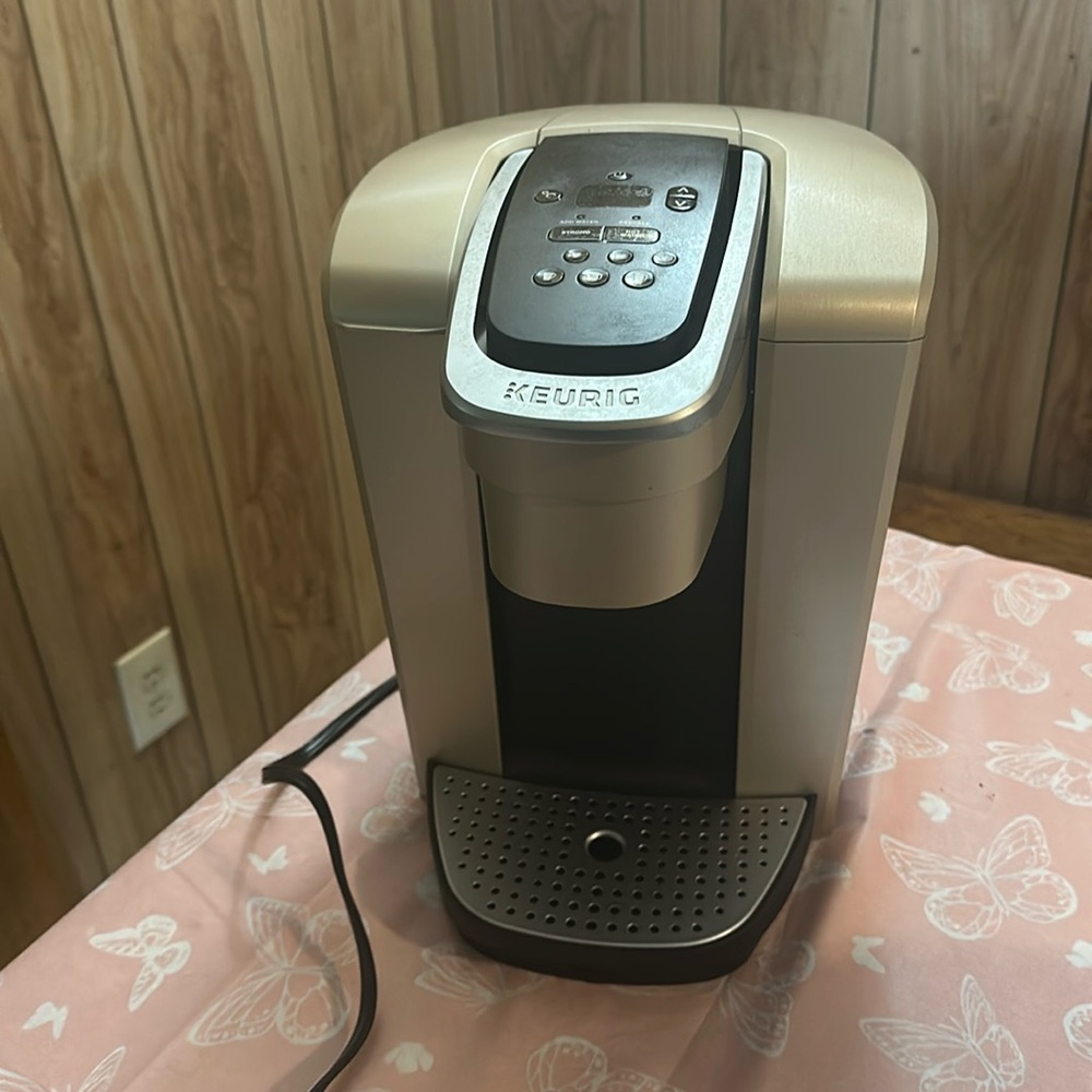 Keurig coffee maker - Great condition!